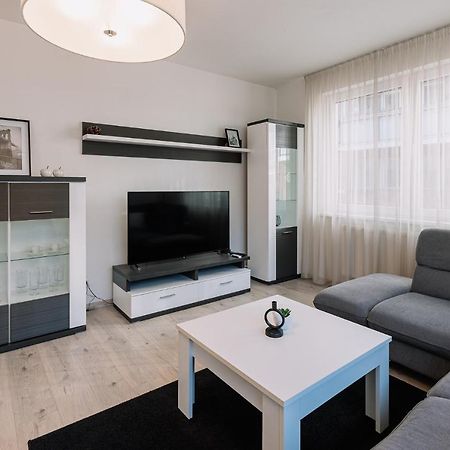 Skau 1 Old Town Family & Business Apartment Free Parking Bratislava Bagian luar foto