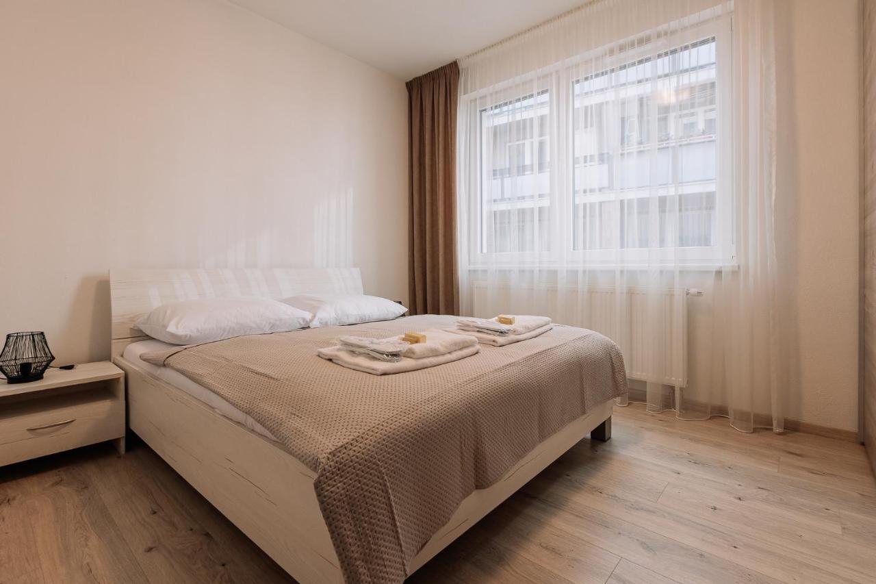 Skau 1 Old Town Family & Business Apartment Free Parking Bratislava Bagian luar foto