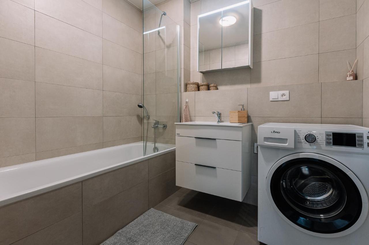 Skau 1 Old Town Family & Business Apartment Free Parking Bratislava Bagian luar foto