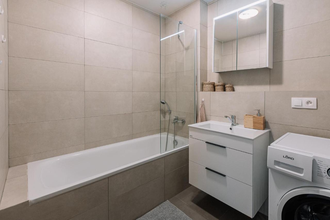 Skau 1 Old Town Family & Business Apartment Free Parking Bratislava Bagian luar foto