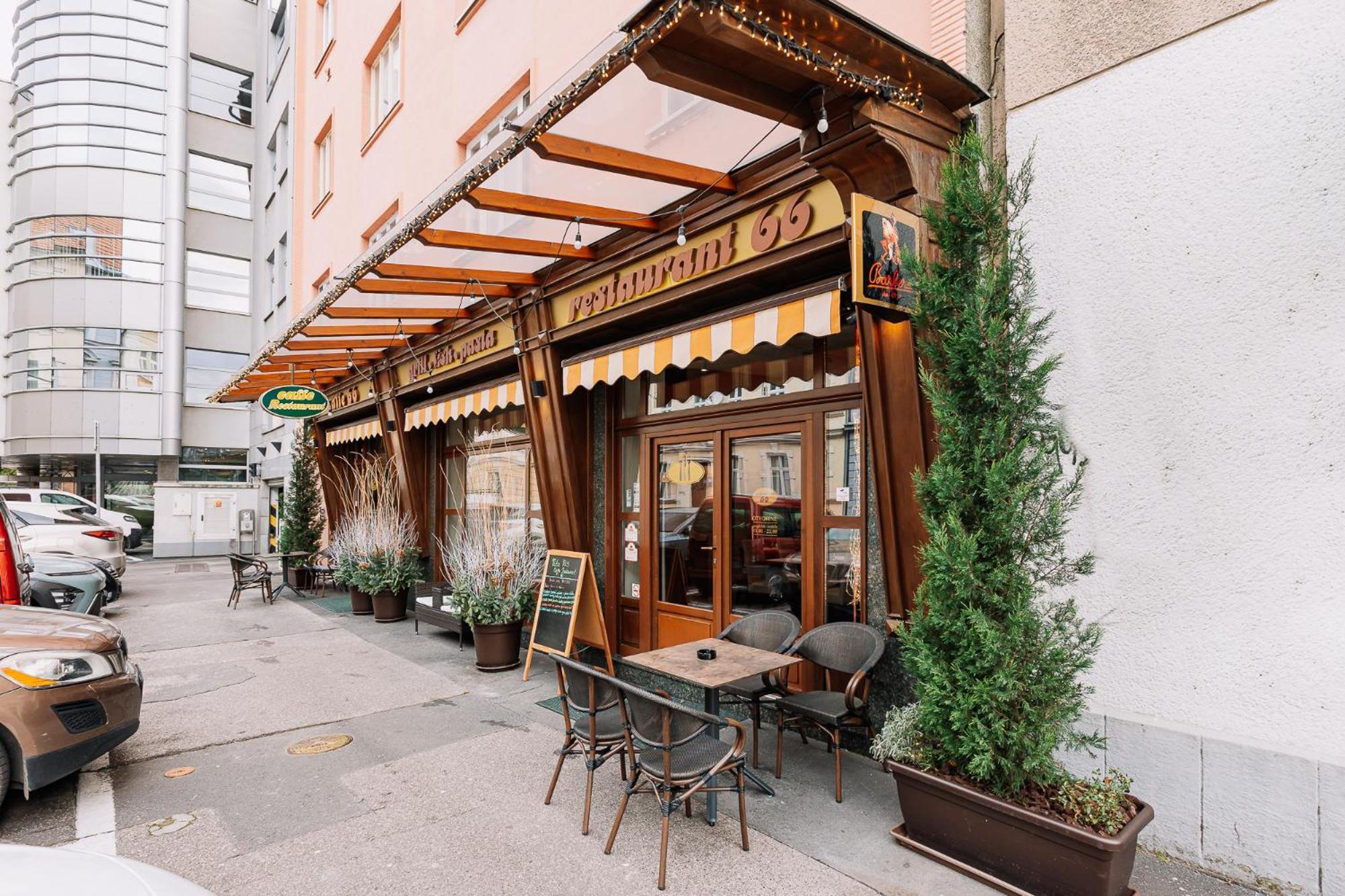 Skau 1 Old Town Family & Business Apartment Free Parking Bratislava Bagian luar foto