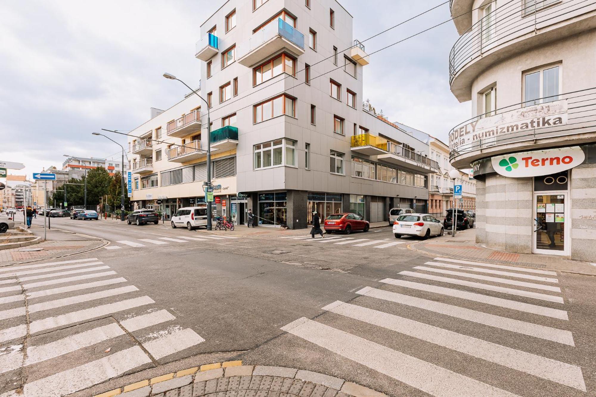 Skau 1 Old Town Family & Business Apartment Free Parking Bratislava Bagian luar foto