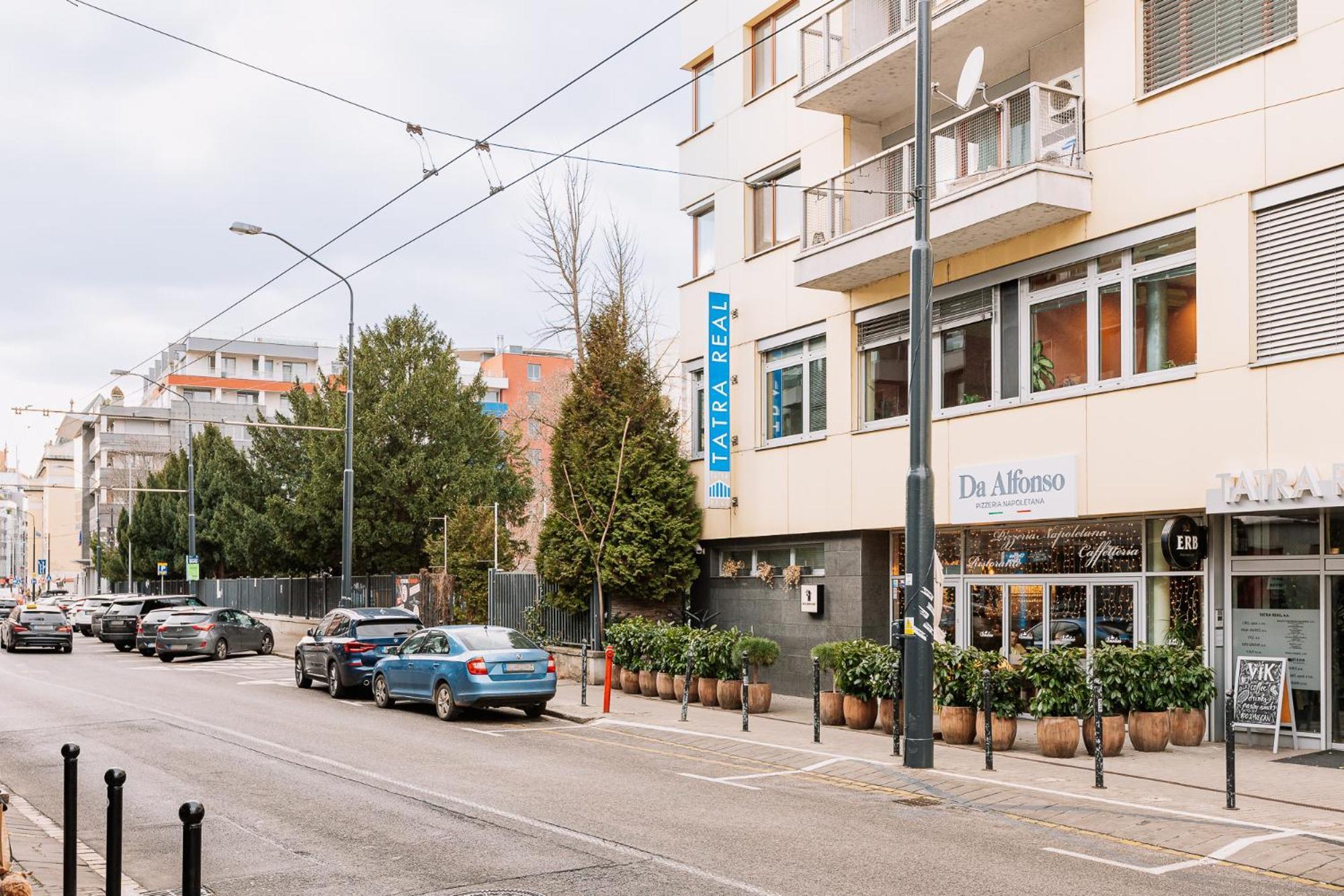 Skau 1 Old Town Family & Business Apartment Free Parking Bratislava Bagian luar foto