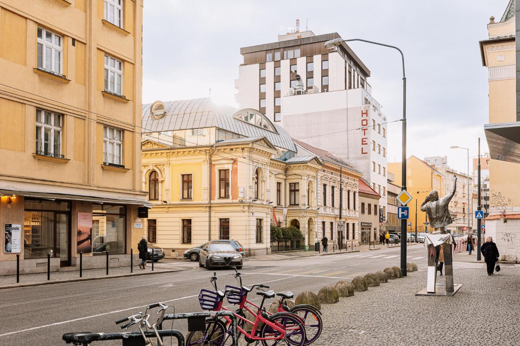 Skau 1 Old Town Family & Business Apartment Free Parking Bratislava Bagian luar foto